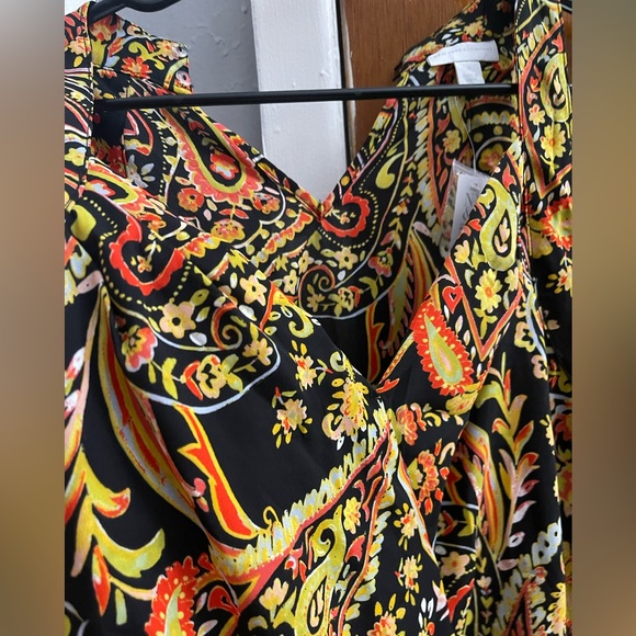 🧚🏽♂️New York & Company- V-neck pattern summer blouse🧚🏽♂️ - Picture 3 of 6